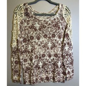 EUC - Eyeshadow Junior’s Loose-knit Top